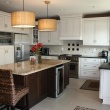 Kitchen / Transitional / Two Toned / Island / Hood